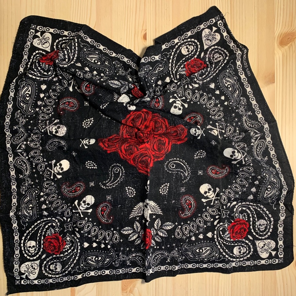 2 matching hankies / Bandanas